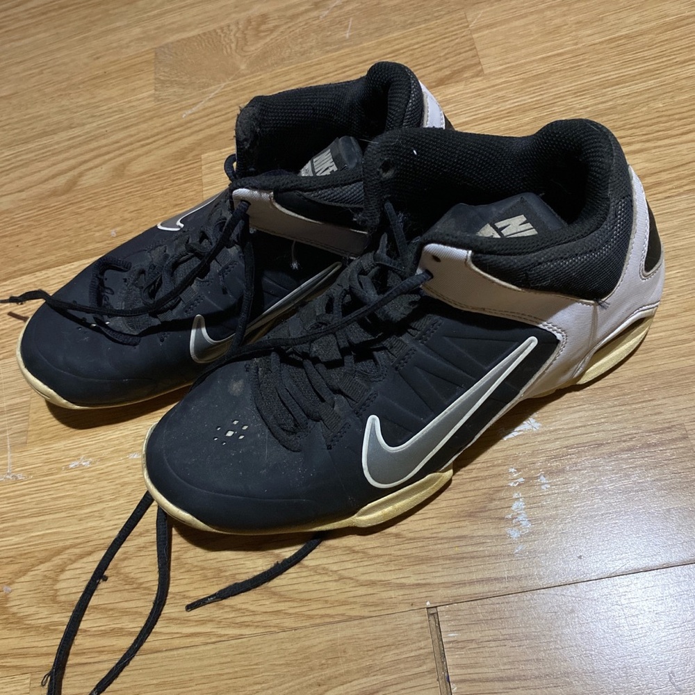 Nike Black and White Athletic Shoes with Mesh Upper